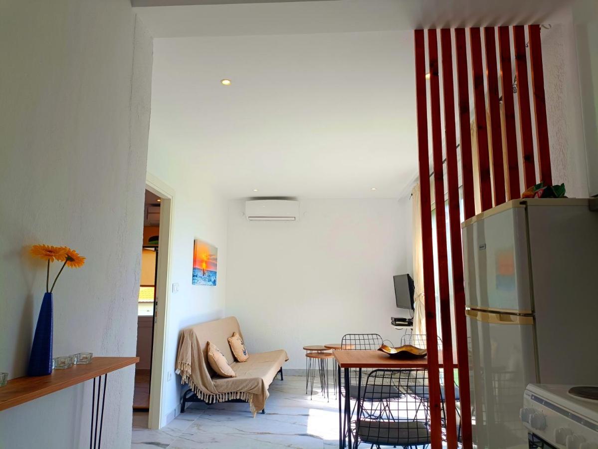 Salonikiou Beach Apartments Akti Salonikiou エクステリア 写真